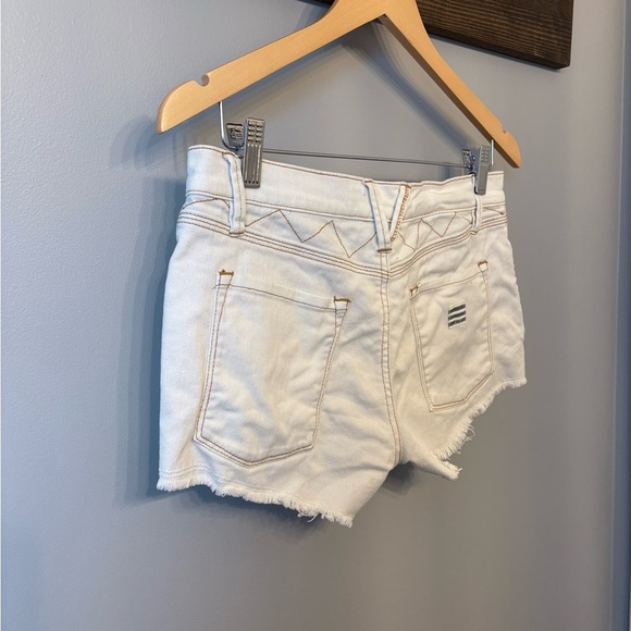 Roxy Low Rise Frayed Hem White Jean Shorts size 27 - Picture 6 of 12